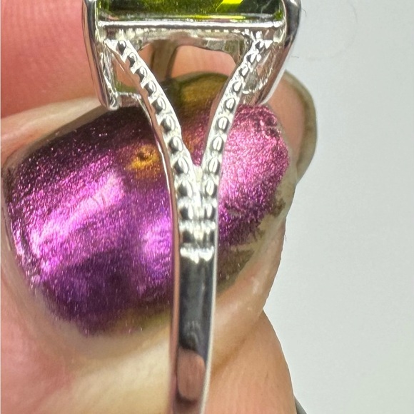 Simulated Green Diamond Solitaire Ring in Sterling Silver (Size 7.0) 5.25 ctw - Picture 2 of 4